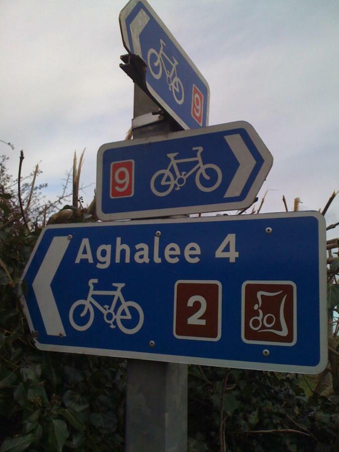 The Vandees Aghalee Exterior foto